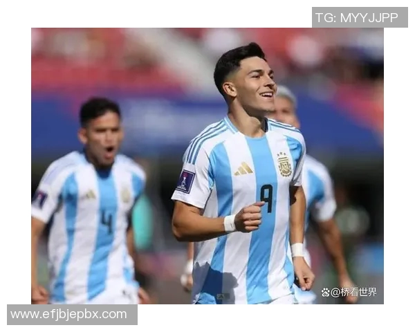 世界杯背后的传奇故事：从默默无闻的少年到全球瞩目的足球巨星